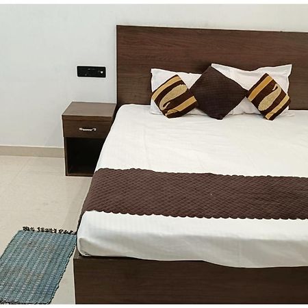 Hotel Aparna Grand Near Ram Janam Bhoomi And Temple - Fully Air Conditioned - Free Wifi Available - Best Budget Hotel In Ayodhya Eksteriør billede