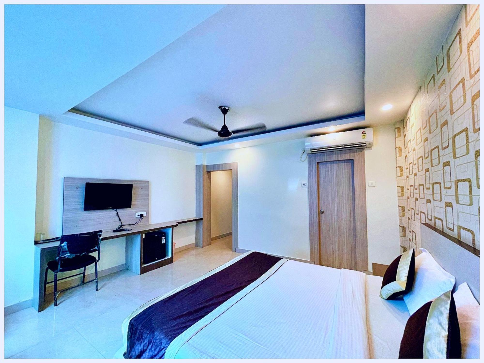 Hotel Aparna Grand Near Ram Janam Bhoomi And Temple - Fully Air Conditioned - Free Wifi Available - Best Budget Hotel In Ayodhya Eksteriør billede