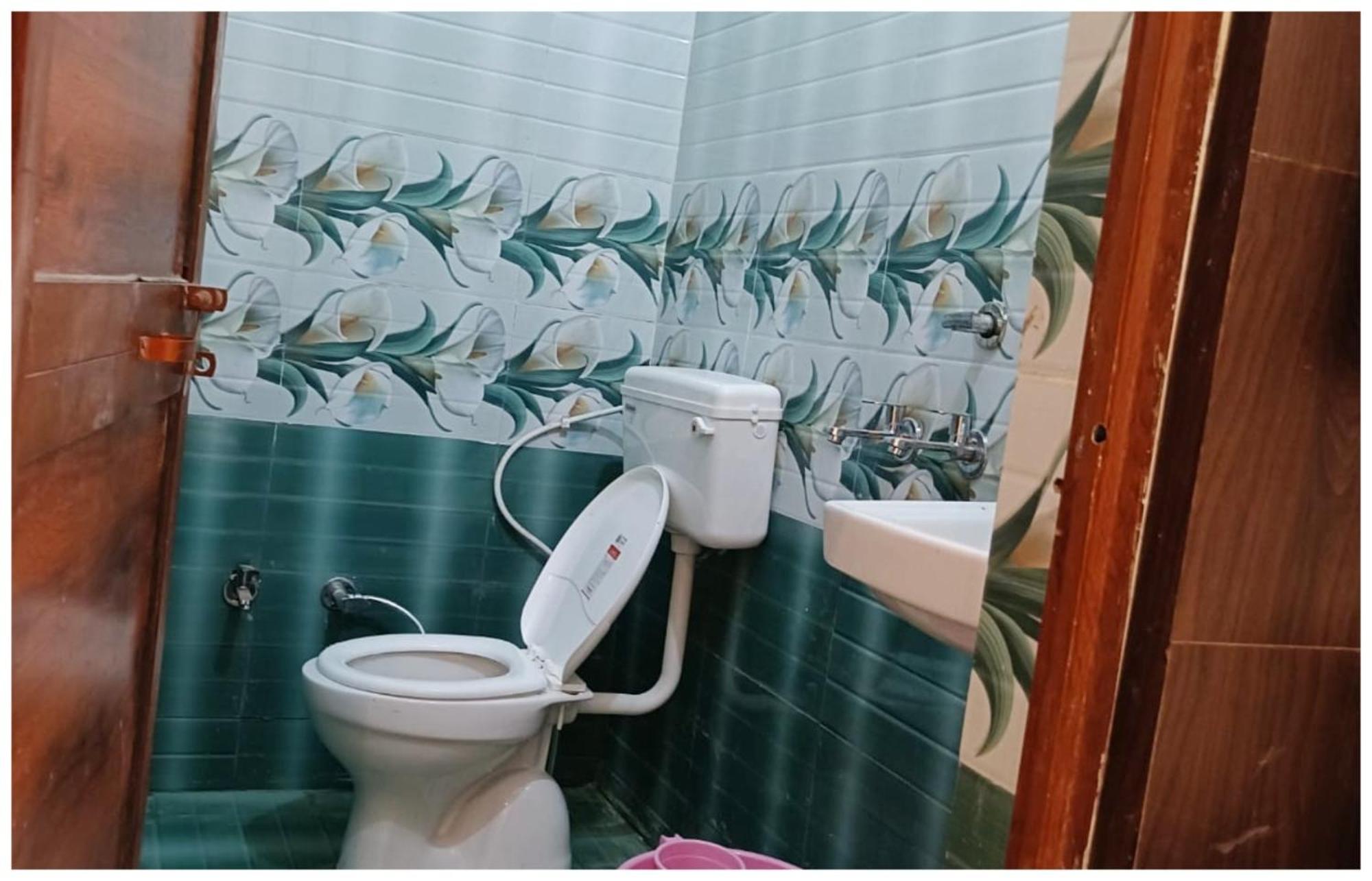Hotel Aparna Grand Near Ram Janam Bhoomi And Temple - Fully Air Conditioned - Free Wifi Available - Best Budget Hotel In Ayodhya Eksteriør billede