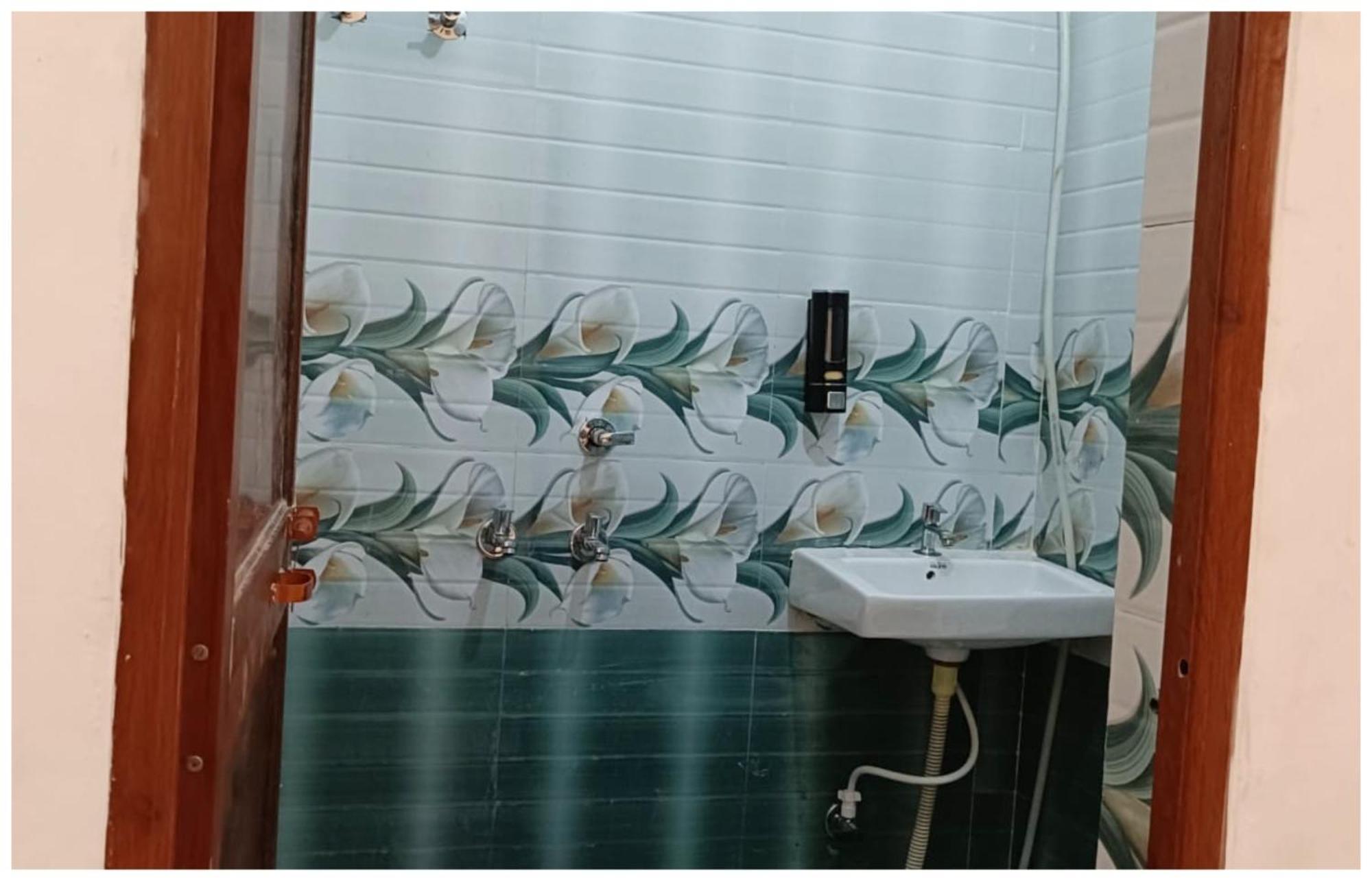Hotel Aparna Grand Near Ram Janam Bhoomi And Temple - Fully Air Conditioned - Free Wifi Available - Best Budget Hotel In Ayodhya Eksteriør billede