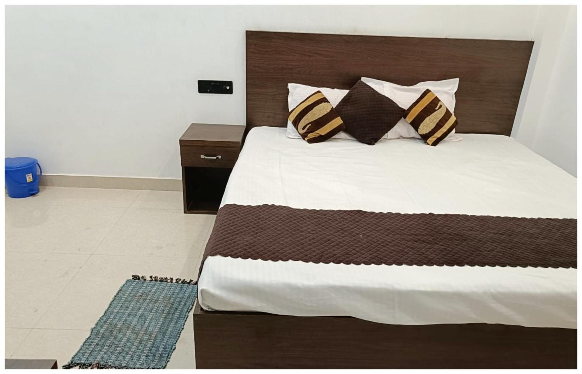 Hotel Aparna Grand Near Ram Janam Bhoomi And Temple - Fully Air Conditioned - Free Wifi Available - Best Budget Hotel In Ayodhya Eksteriør billede