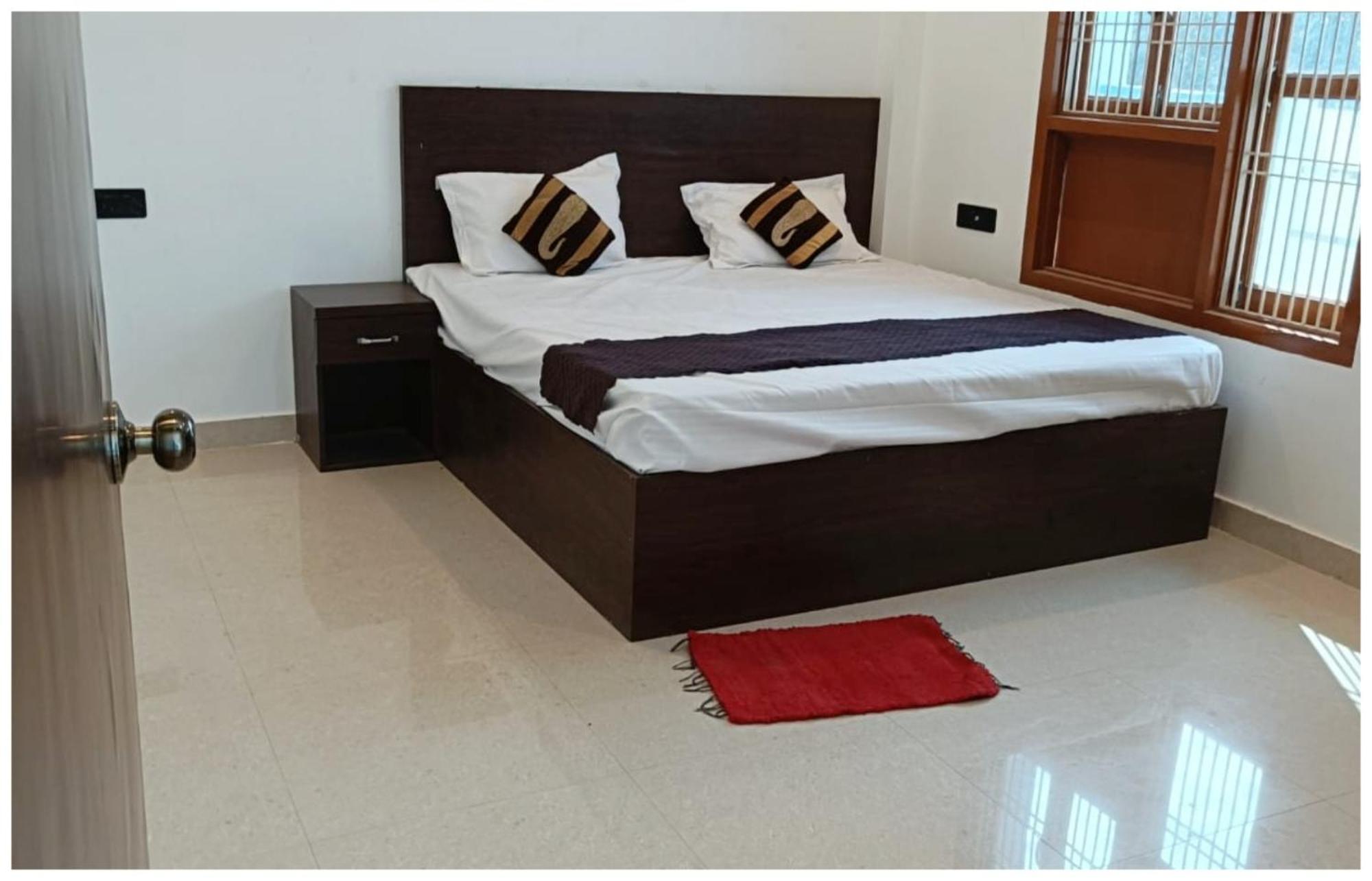 Hotel Aparna Grand Near Ram Janam Bhoomi And Temple - Fully Air Conditioned - Free Wifi Available - Best Budget Hotel In Ayodhya Eksteriør billede