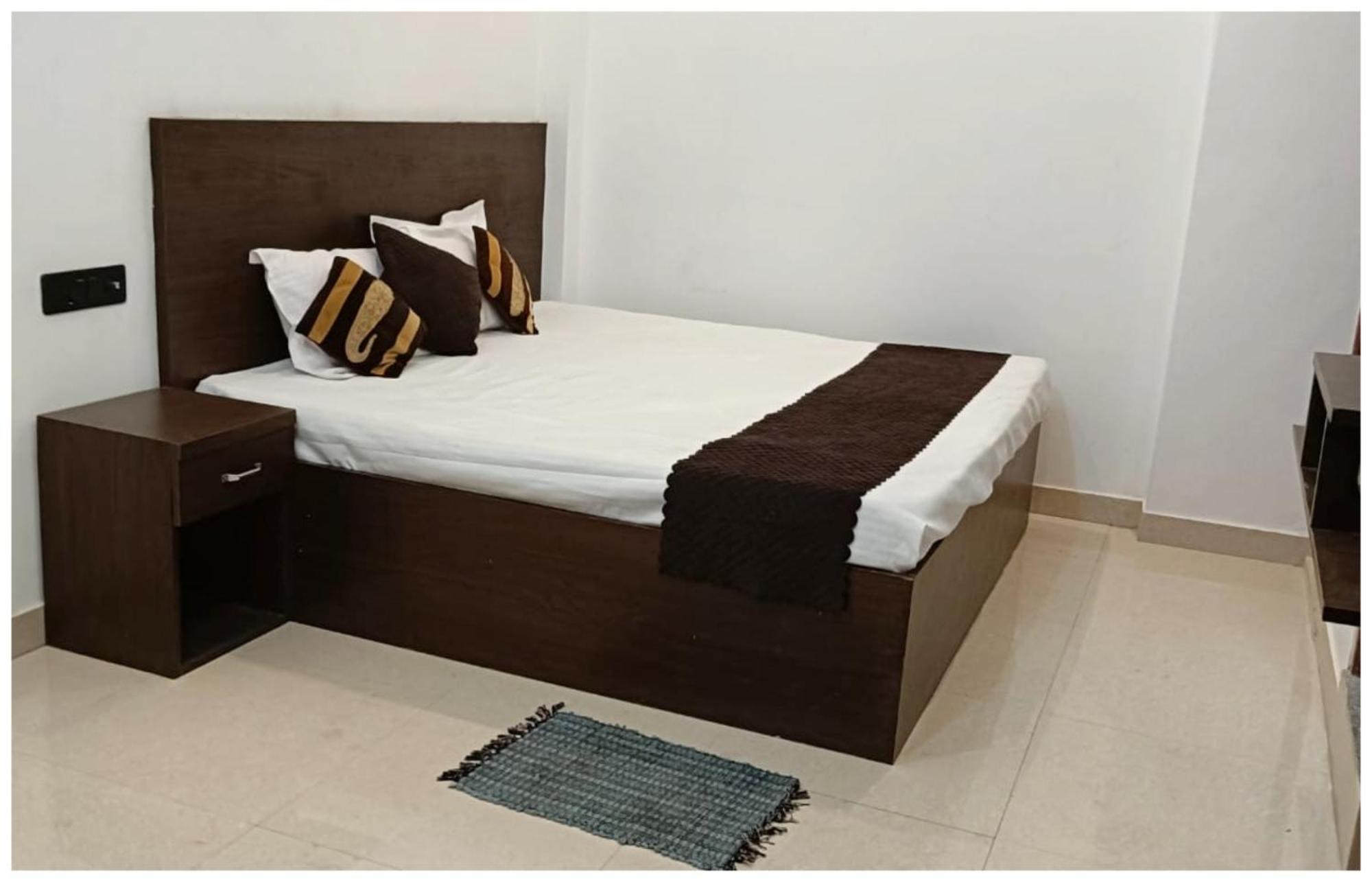 Hotel Aparna Grand Near Ram Janam Bhoomi And Temple - Fully Air Conditioned - Free Wifi Available - Best Budget Hotel In Ayodhya Eksteriør billede